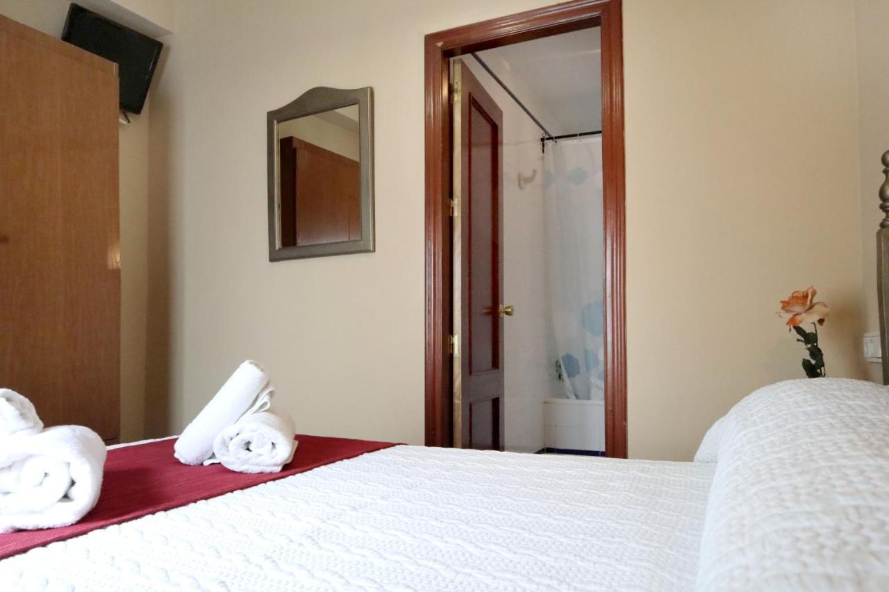 Hostal Victoria La Carlota Eksteriør billede